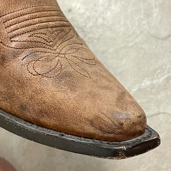 Gorgeous J.B. Dillon distressed leather cowgirl booties! - Picture 15 of 17